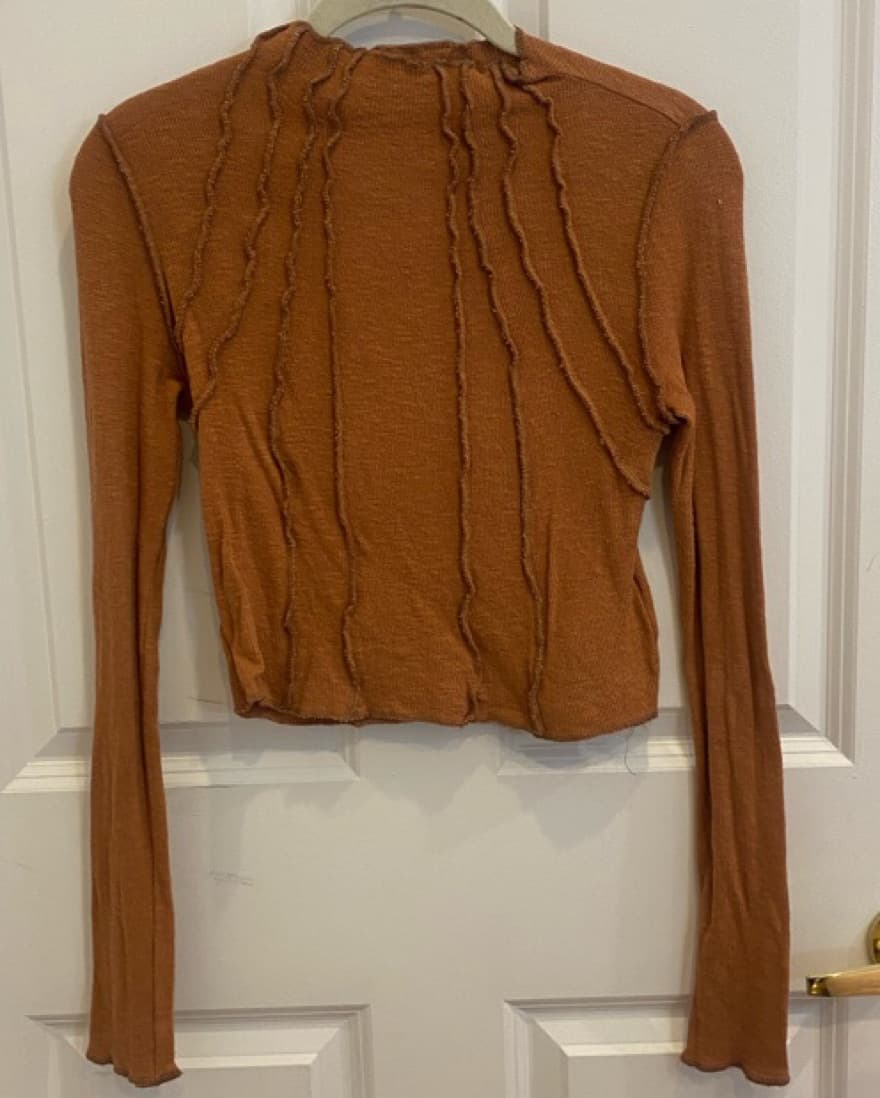BDG Long Sleeve Ribbed Crop Top M - Image 3
