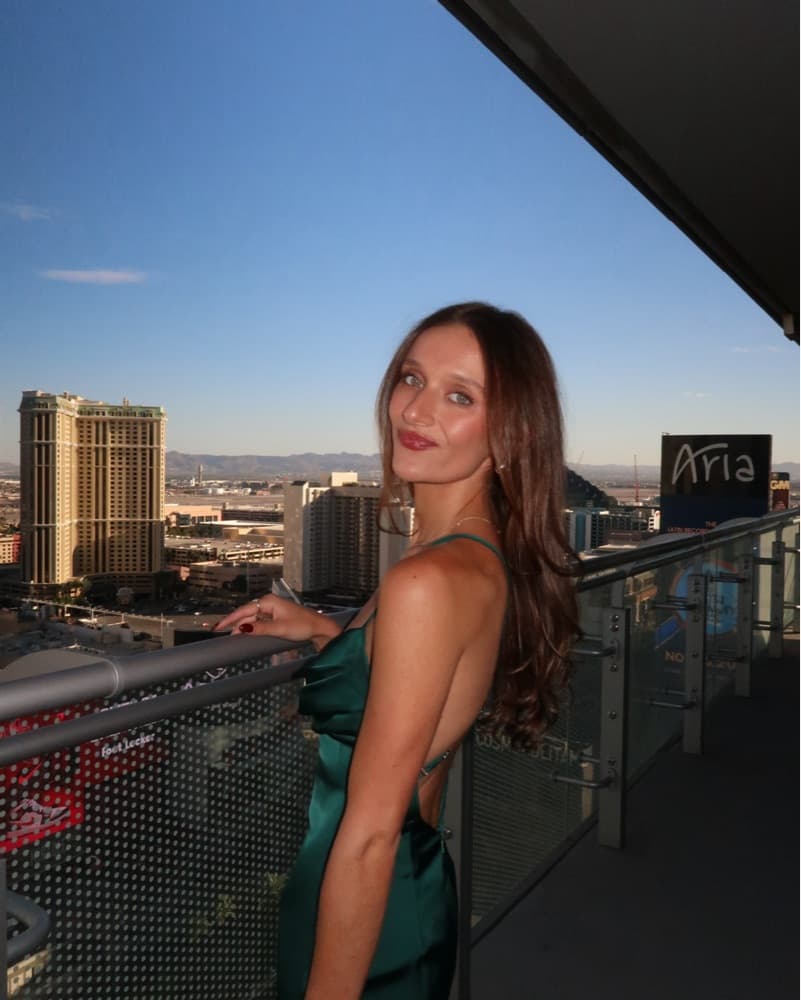Elegant Emerald Satin Maxi Dress - Image 2