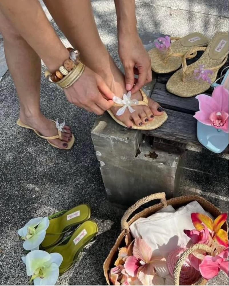 Elegant floral print sandals - Image 1