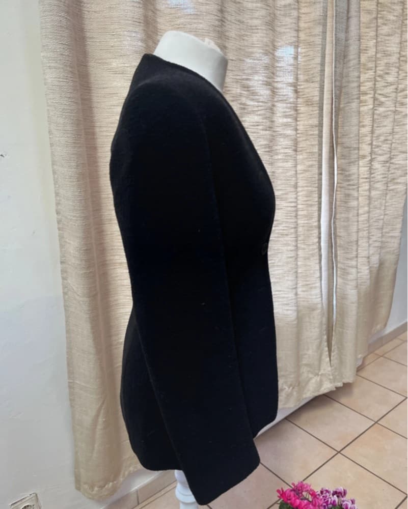 Georgio Armani Vintage Black Wool V-Neck Padded Business Office Suit Coat Jacket - Image 4