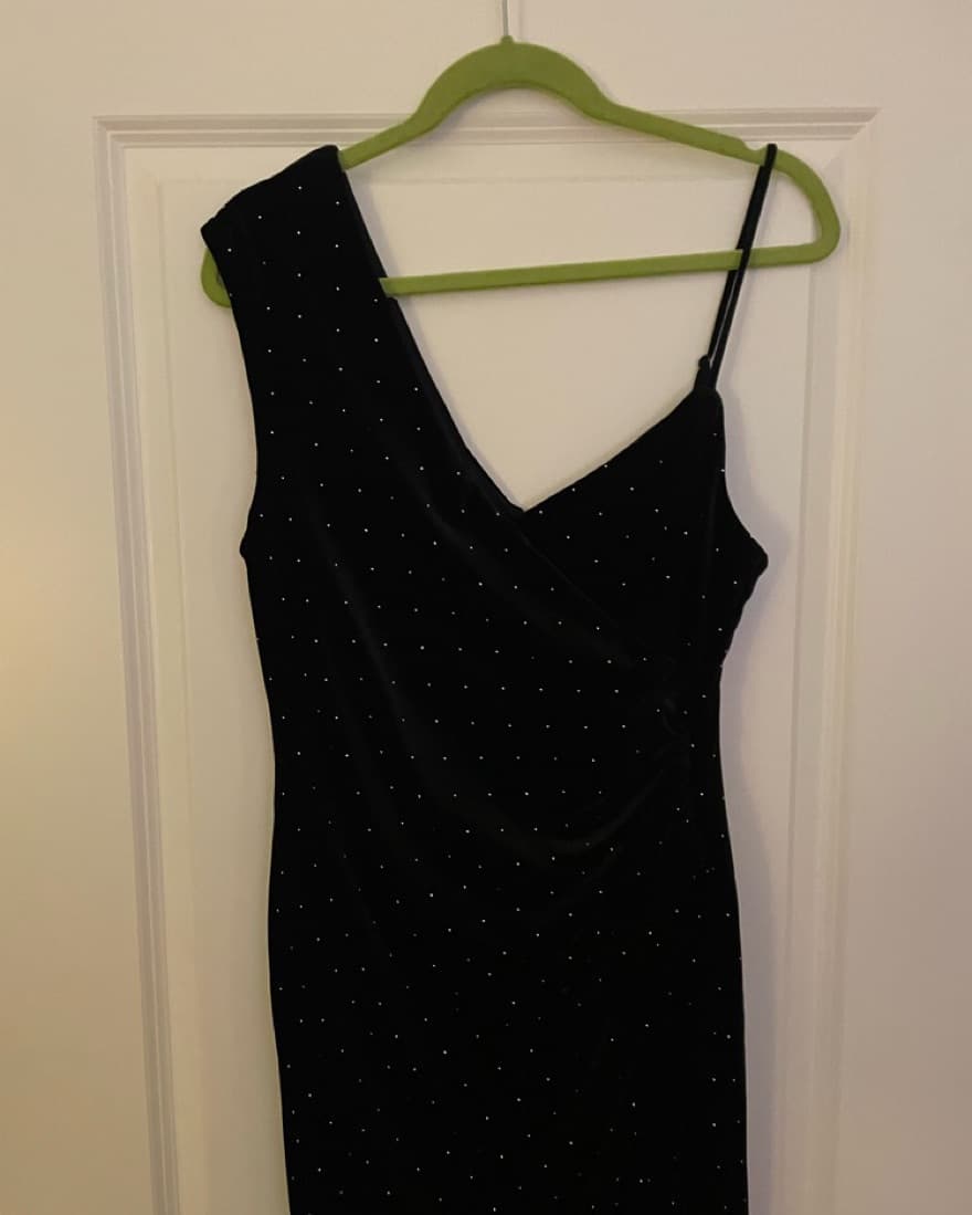 Bcbgmaxazria Asymmetric Shoulder Gown - Image 4