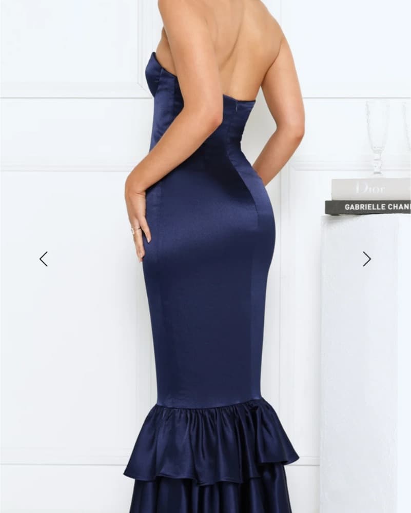 Stunning Navy Mermaid Gown - Image 3