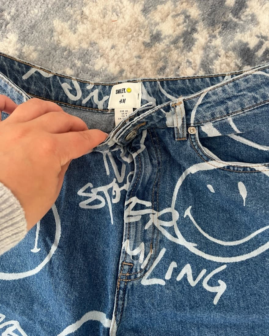 Wide leg graffiti smiley jeans  - Image 2