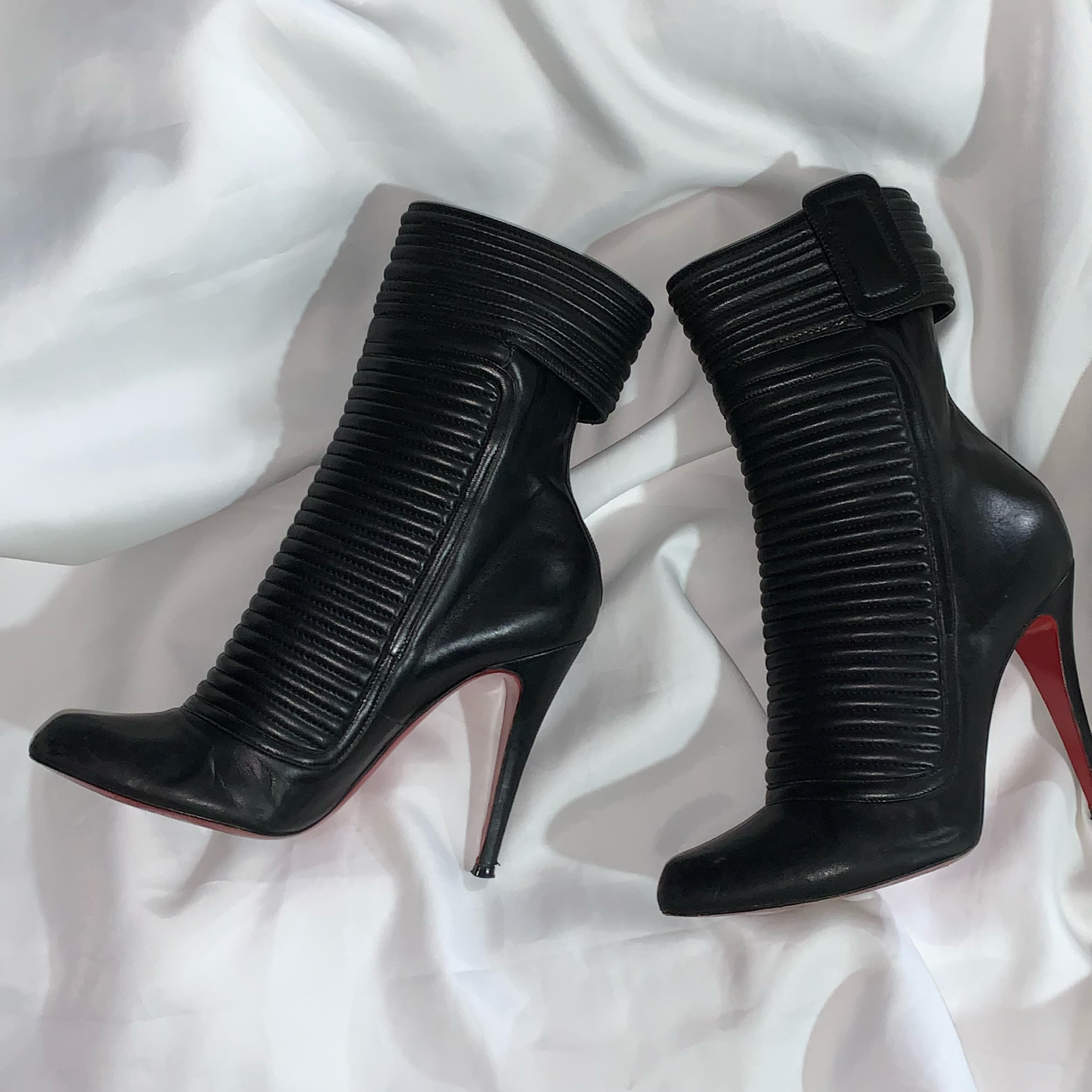CHRISTIAN LOUBOUTIN size 40 quilted boot - Image 6
