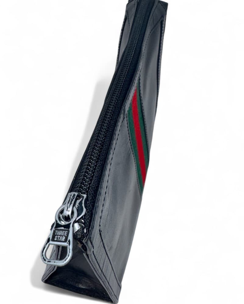 Sophisticated Gucci Leather Bag - Image 6