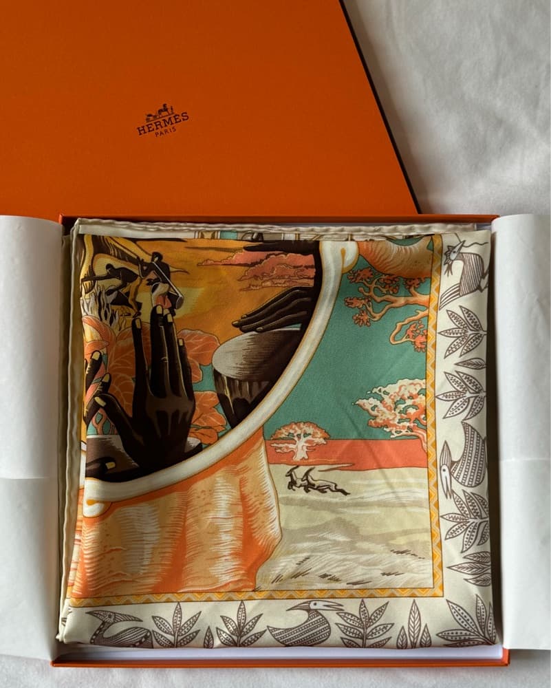 Elegant Hermès 90 Silk Scarf Carre - Image 2