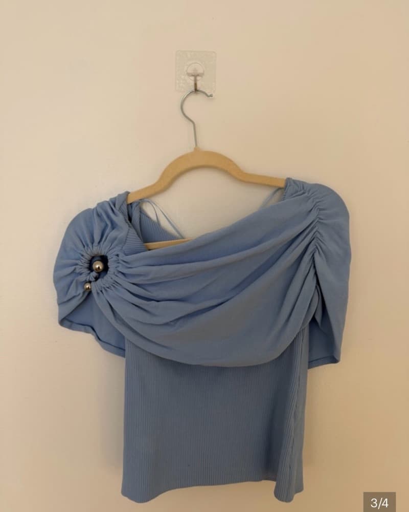 Off The Shoulder Metal Ring Knit Top - Image 4