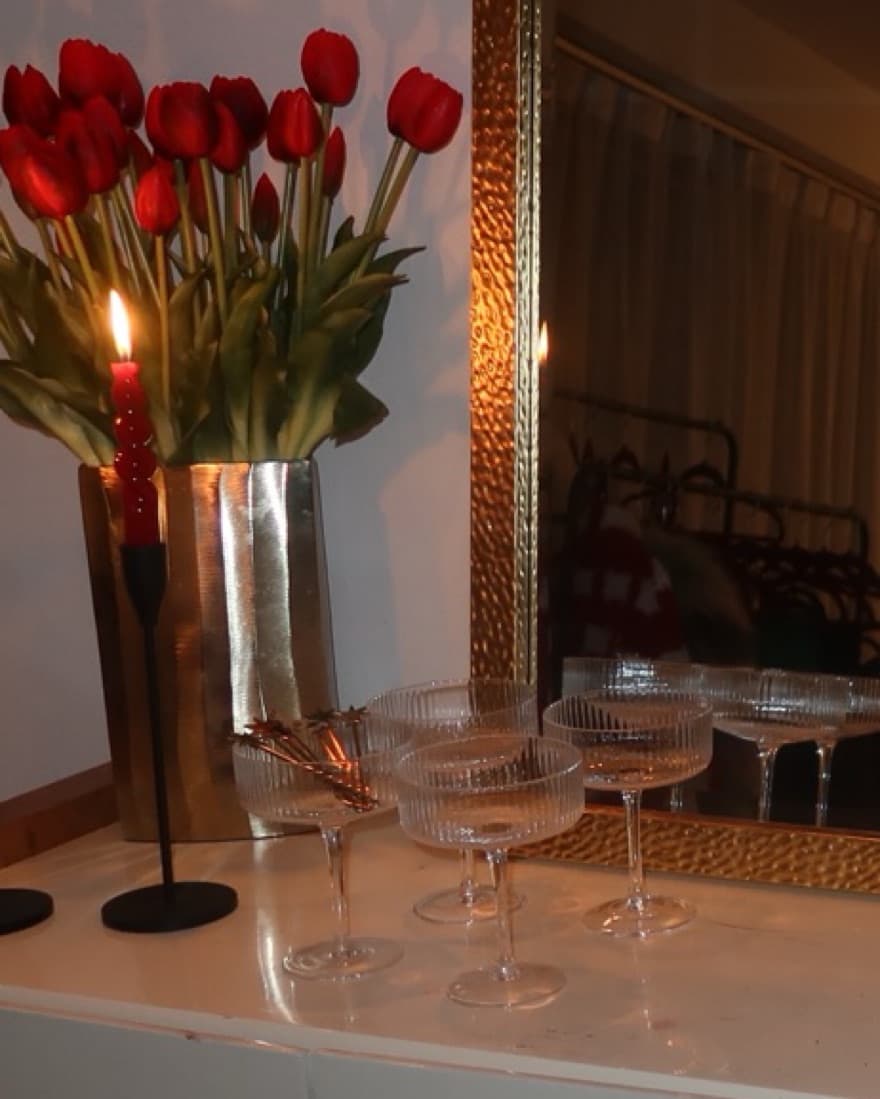 Holiday Tablescape Cherry - Image 3