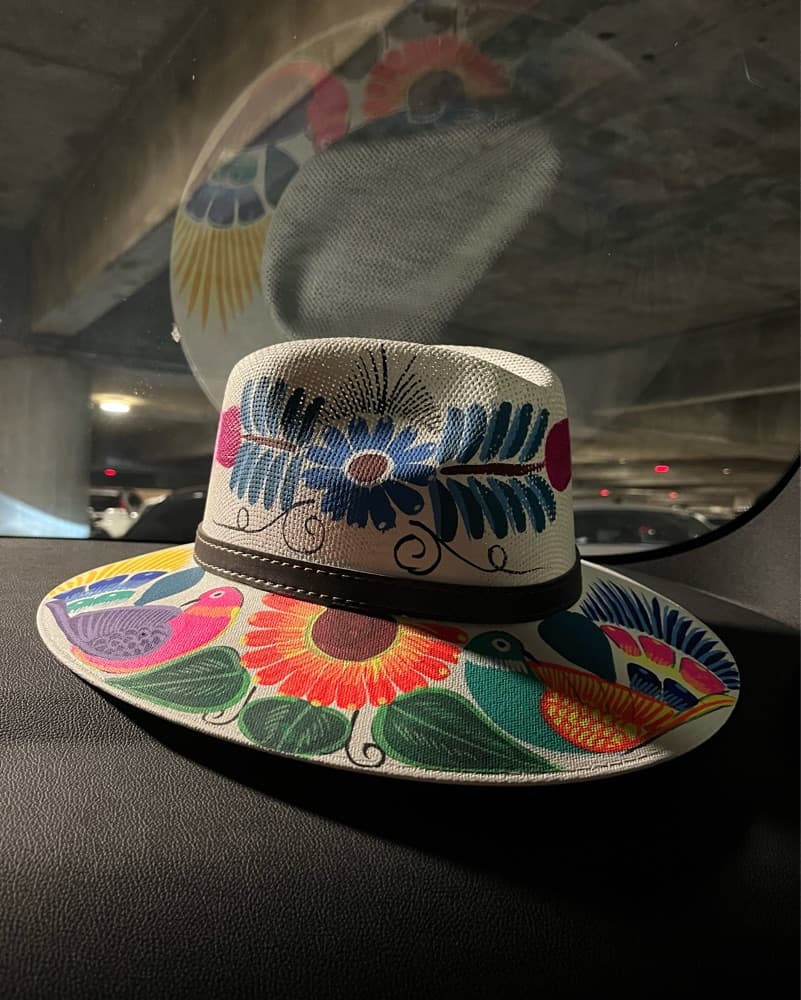 Cowboy Hat Flowers White - Image 1