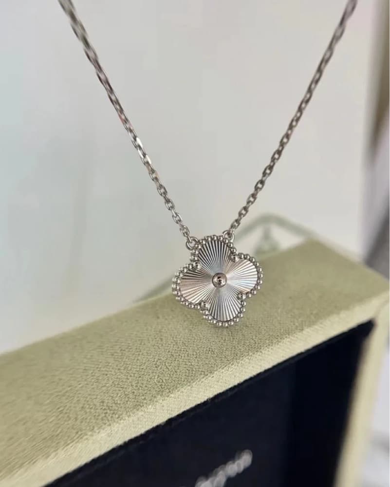 Van Cleef & Arpels Vintage Alhambra - Image 2