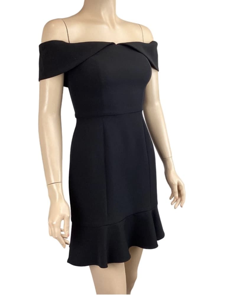 Sleek and Chic Black Off-the-Shoulder Dress - Image 3