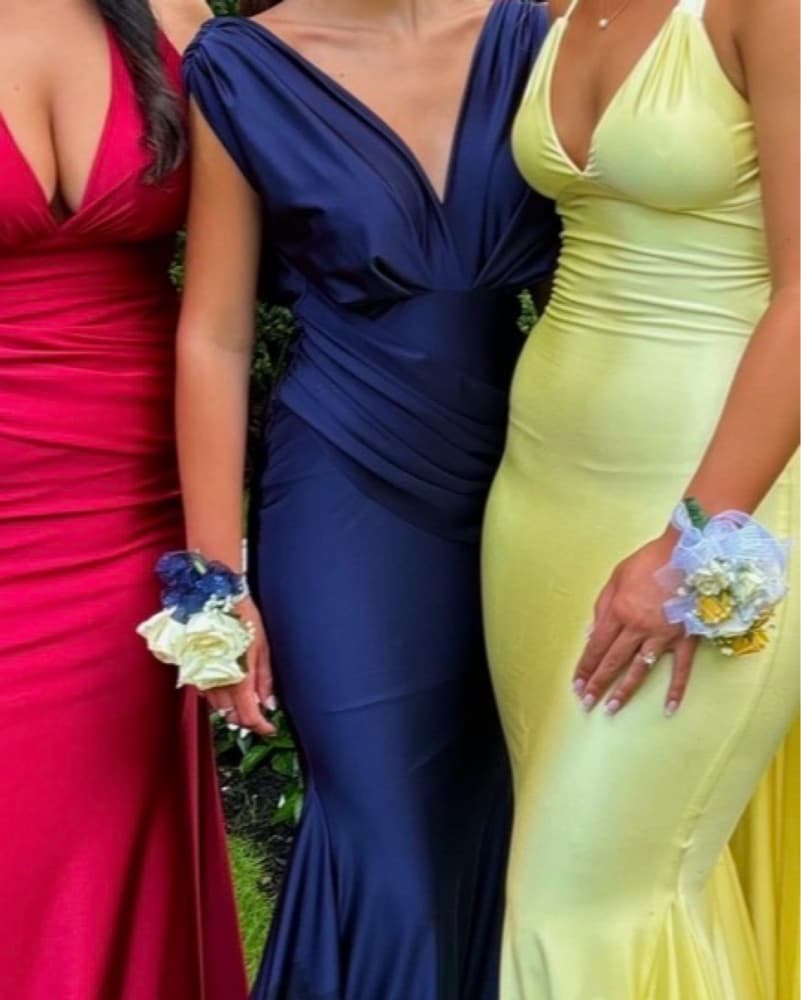Elegant Navy Mermaid Gown - Image 3