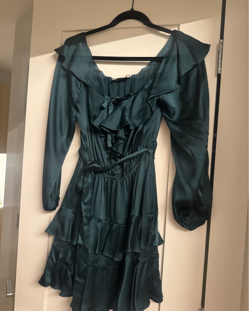 Elegant Emerald Green Satin Midi Dress - Image 1