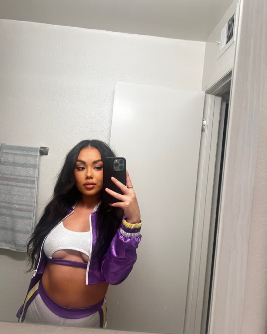 Lakers Girl Costume - Image 2