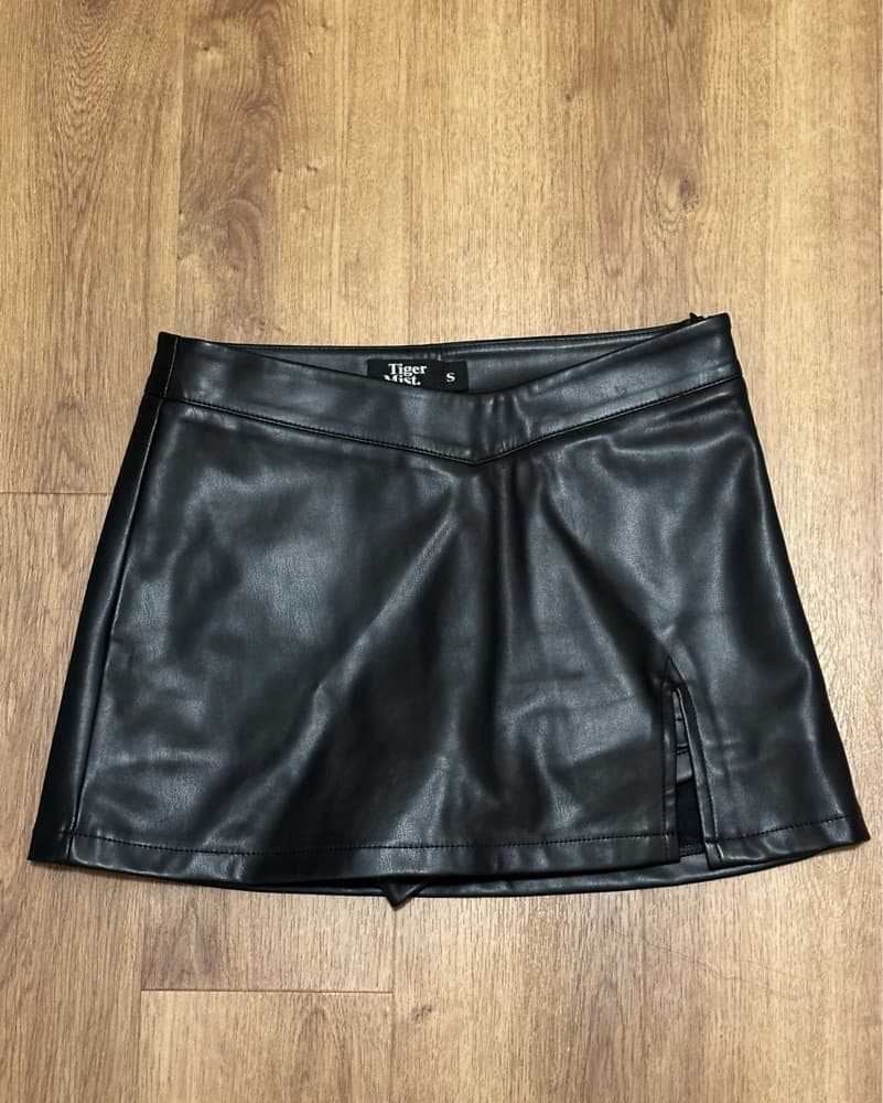 Tiger Mist Black Leather Skort - Image 3
