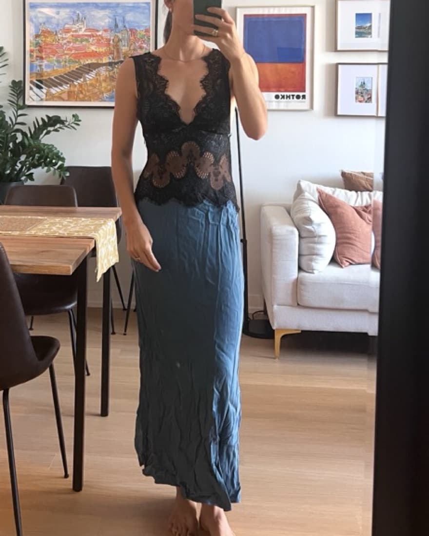Formal Lace Deep V Dress  - Image 4