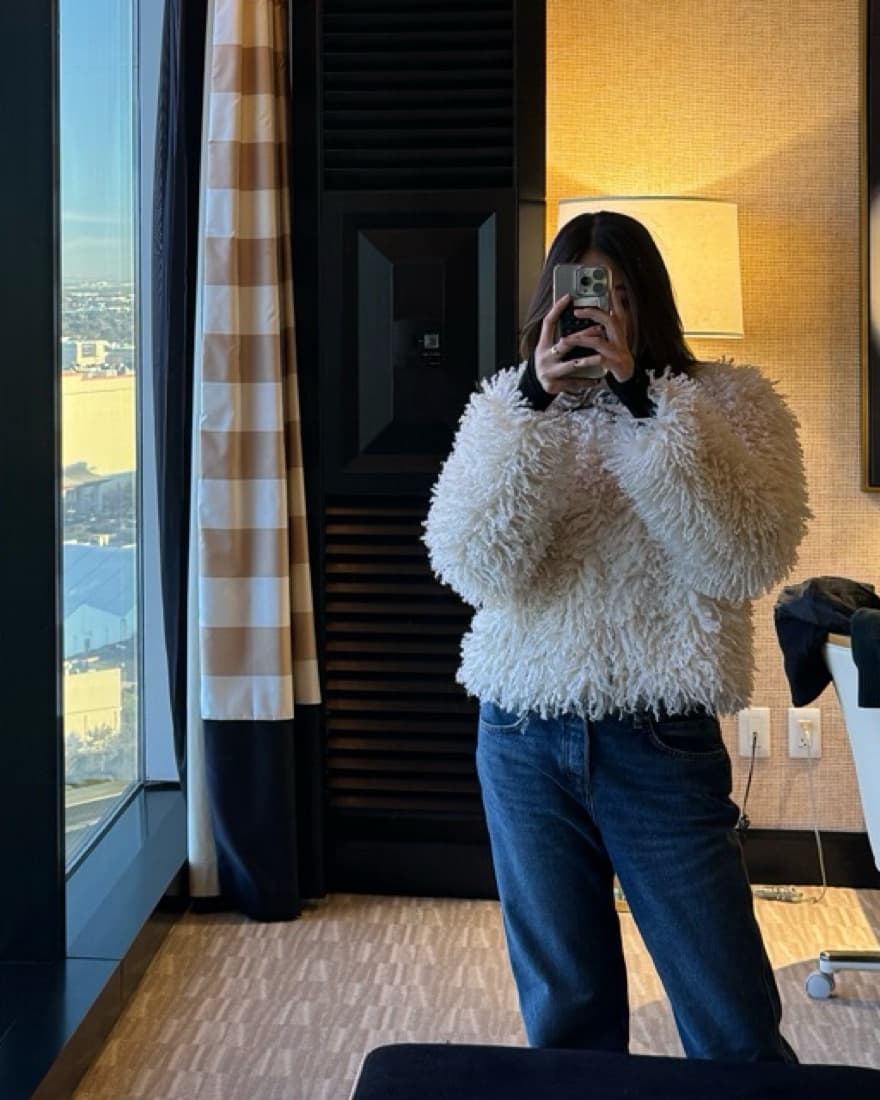 White/Cream Shaggy Fur Coat  - Image 5