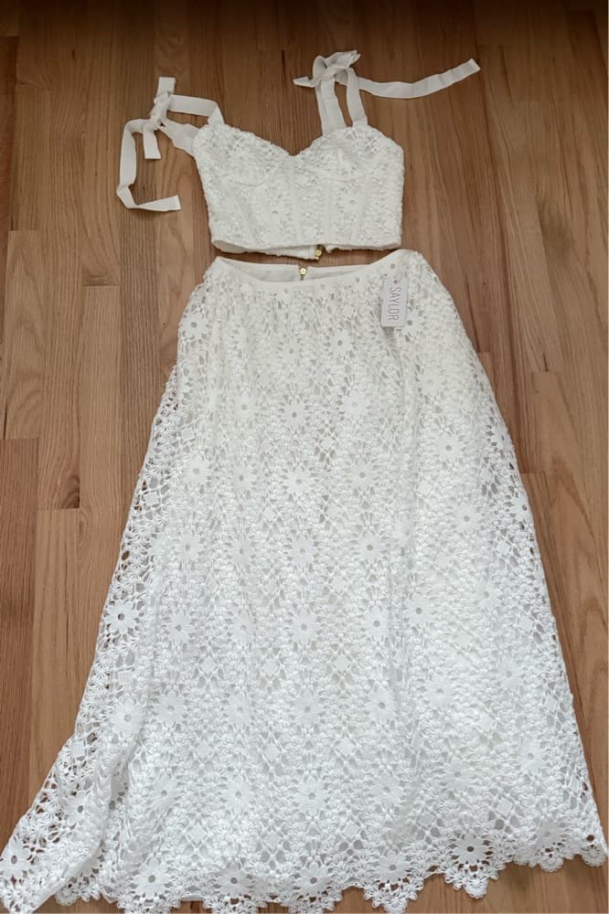 Elegant Lace Crop Top and Maxi Skirt Set - Image 3