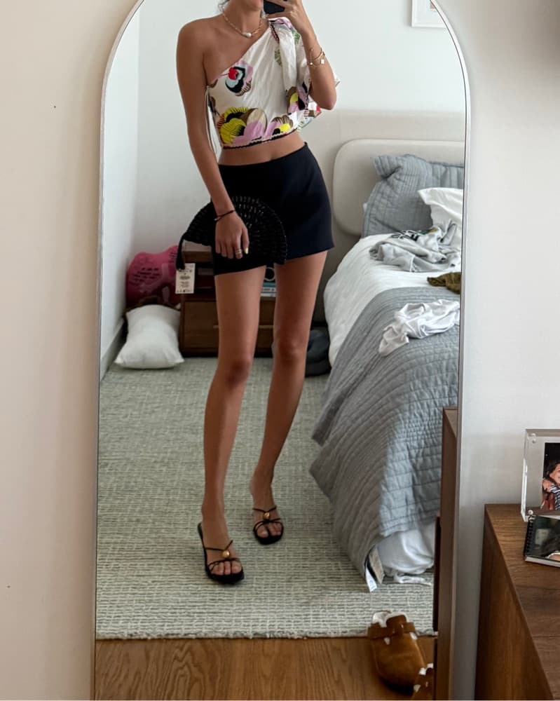 One-Shoulder Floral Crop Top - Image 1