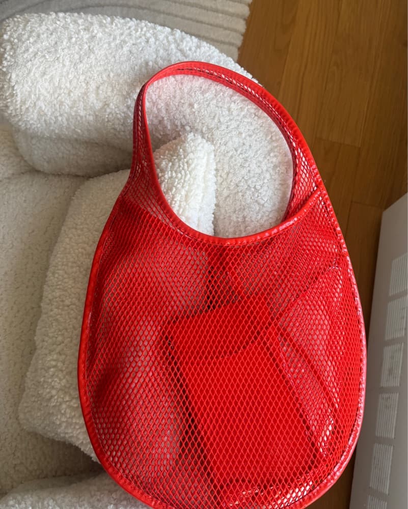 Alaia Medium Red Mesh Hobo Bag - Image 4