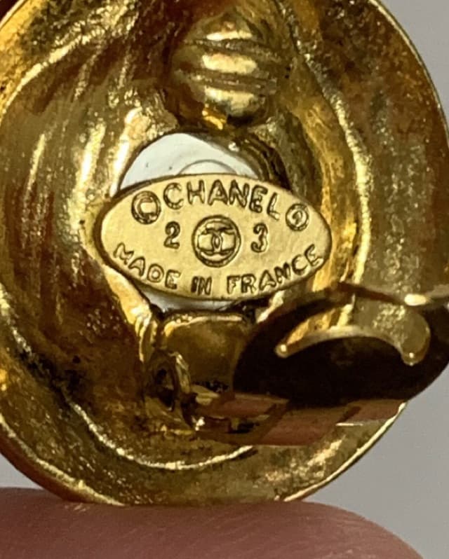 vintage CHANEL clip earrings - Image 2