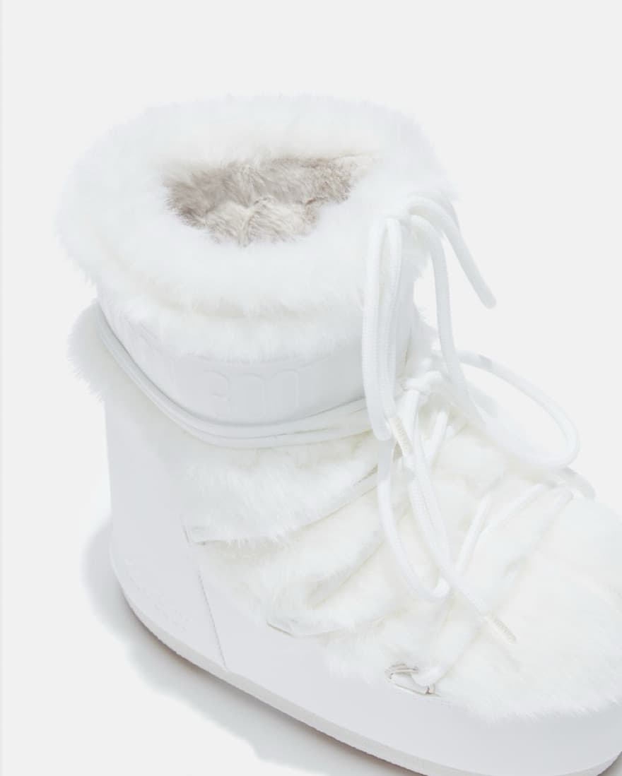 White Fur Moon Boots Icon Low - Image 3