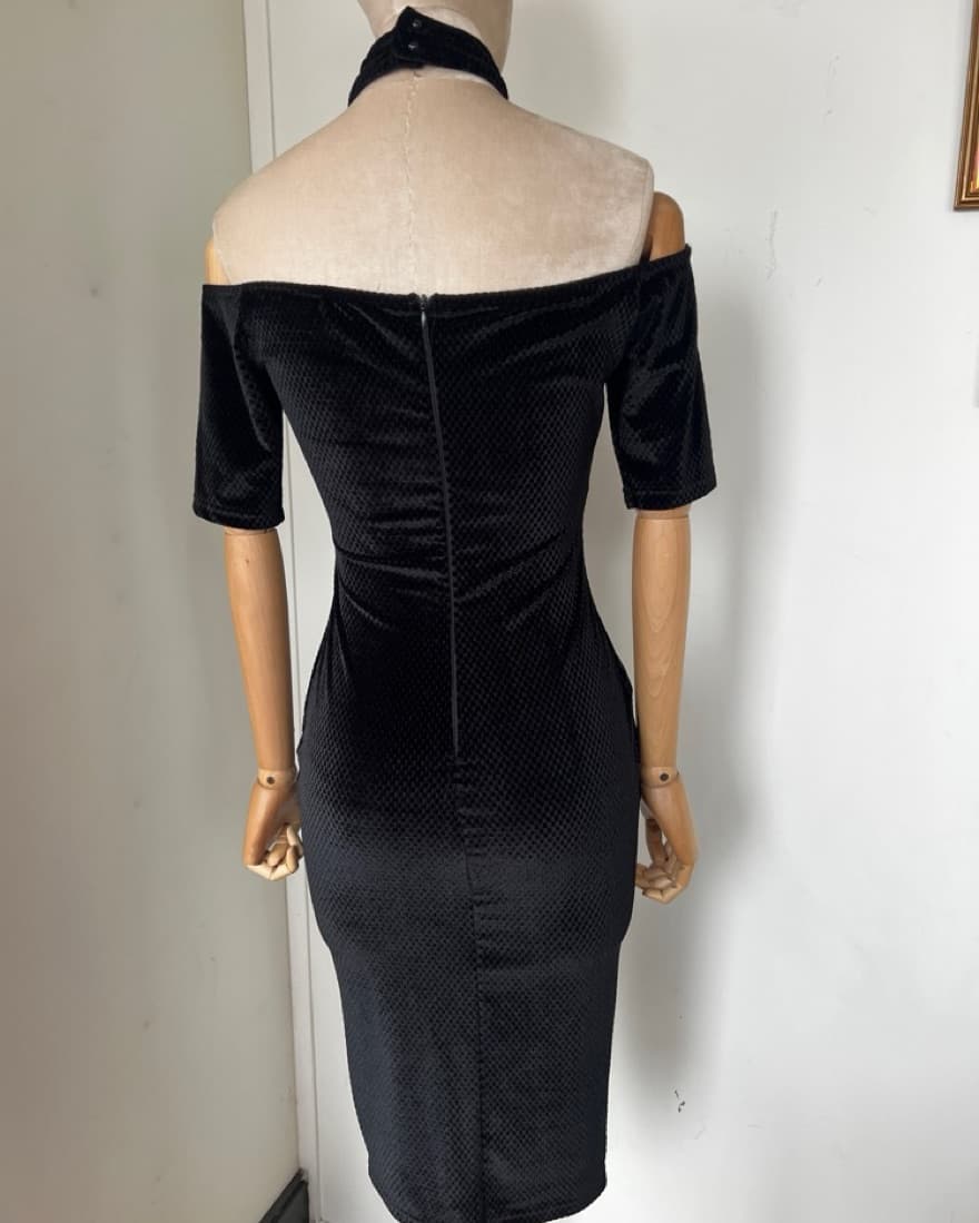 Stunning Velvet Halter Midi Dress - Image 2