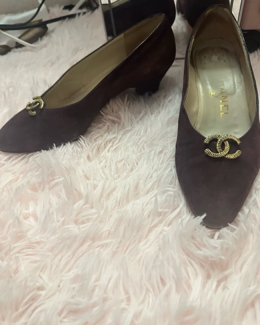 vintage Chanel pumps - Image 3