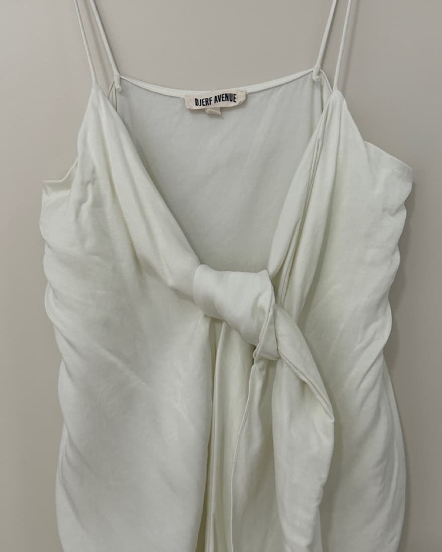 Djerf Avenue Tie Tank Top Cloud - Image 5