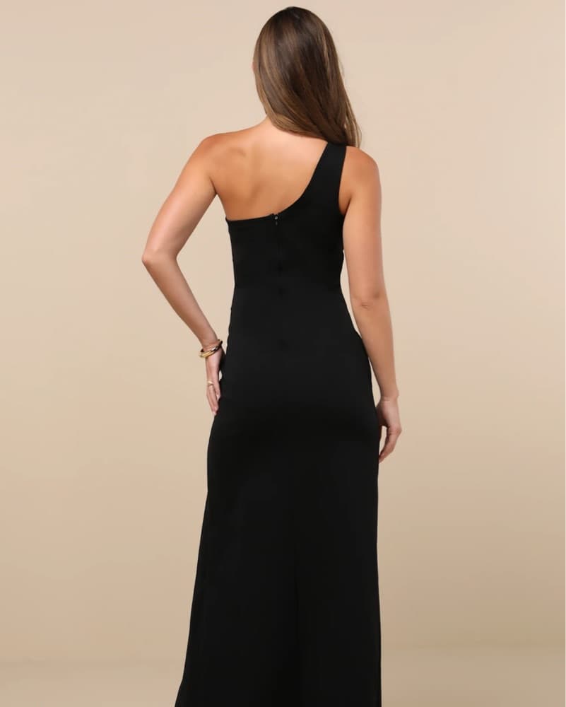 Sleek One-Shoulder Black Gown - Image 3