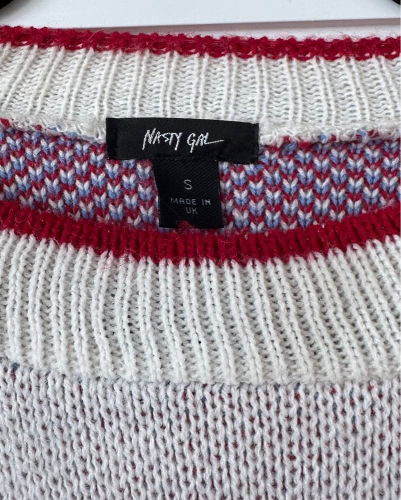 Cozy and Stylish Paris-Inspired Sweater - Image 4