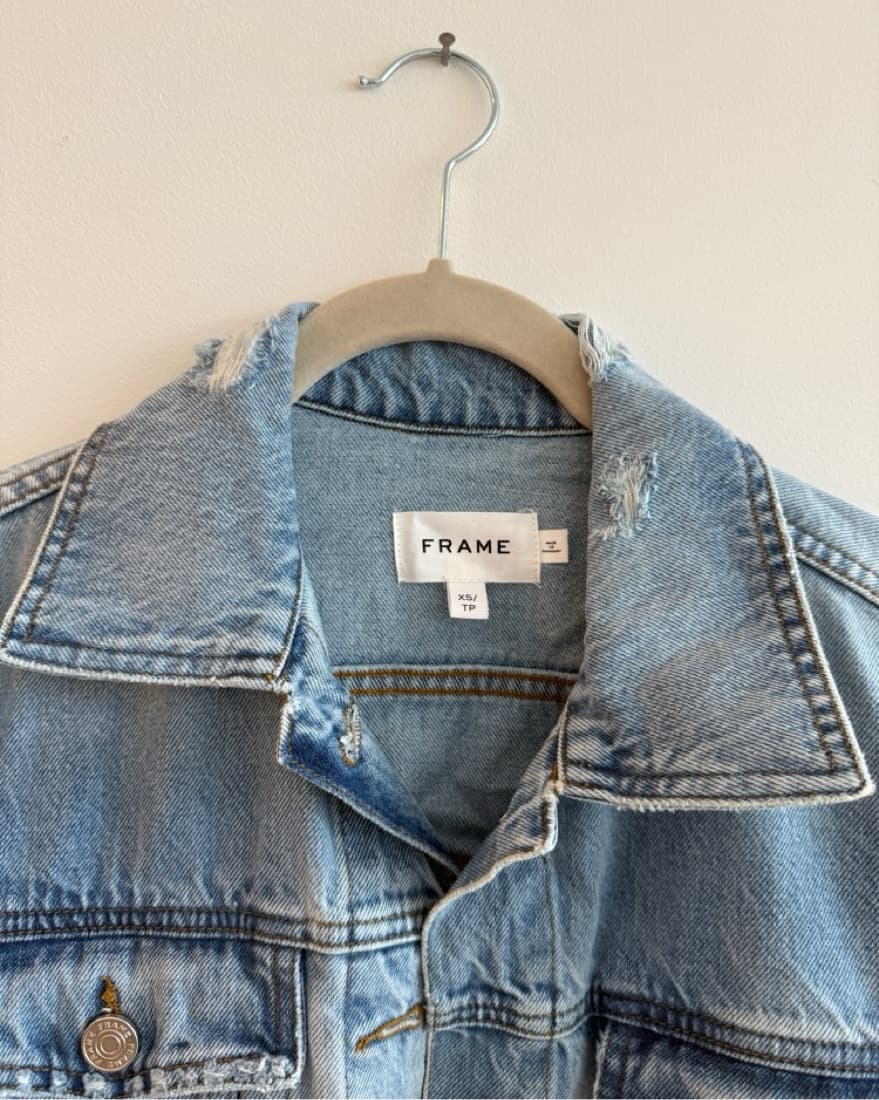 FRAME Cropped Denim Jacket - Image 6