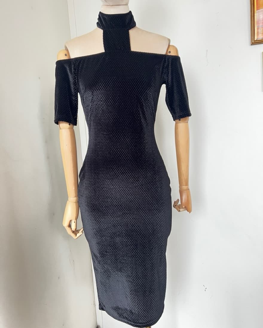 Stunning Velvet Halter Midi Dress - Image 4