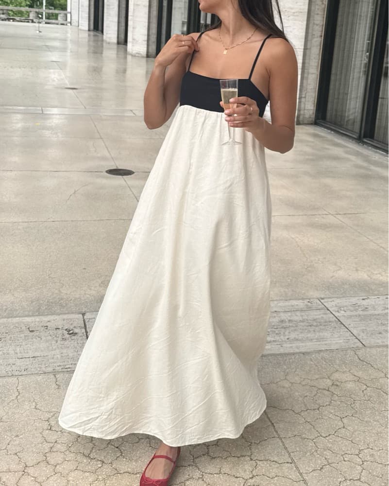 Elegant Monochrome Maxi Dress - Image 2