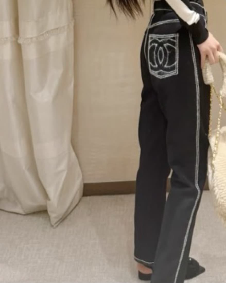 Chanel coco neige black jeans - Image 4
