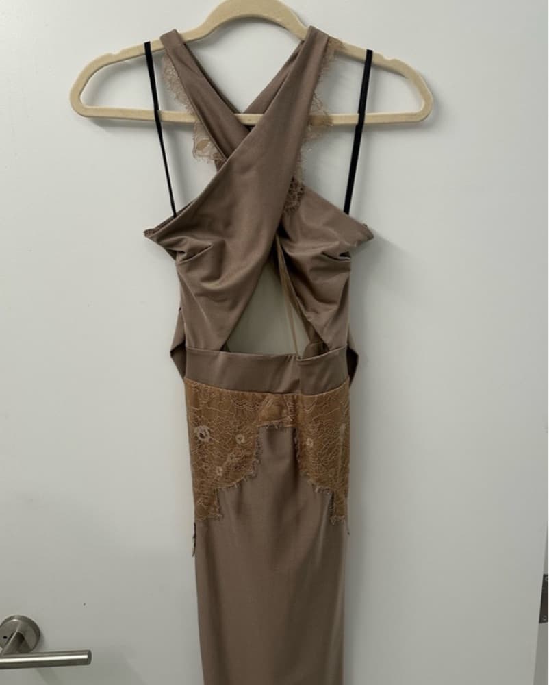 x REVOLVE Philip Midi in Taupe - Image 4