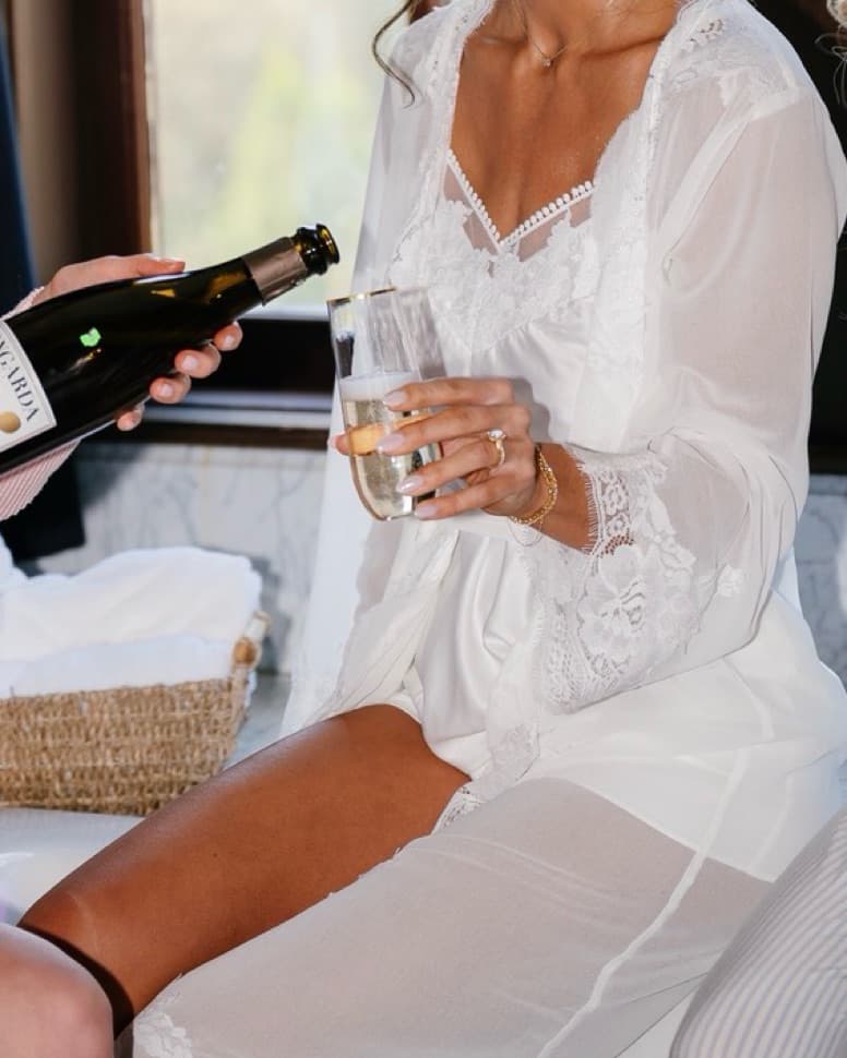 Lace Detailing White Robe With Silk Set - Image 2