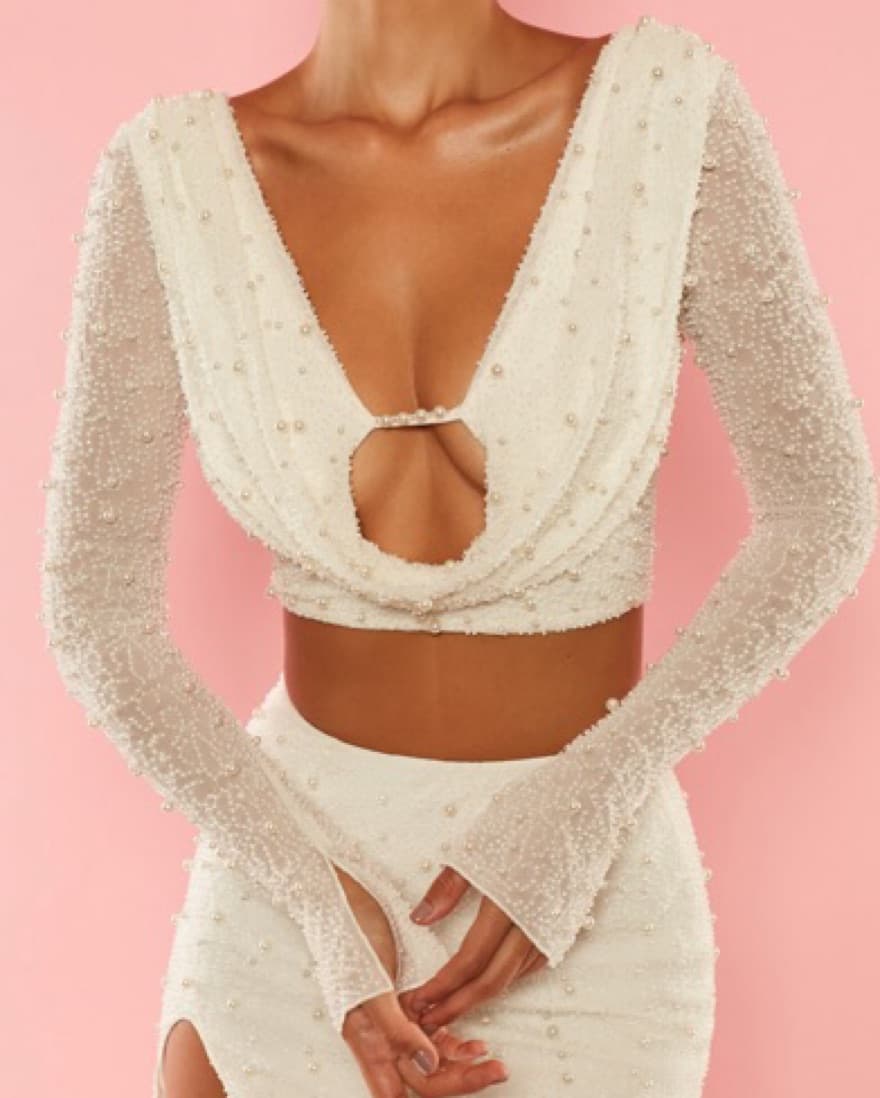 Long Sleeve Deep Plunge Crop Top in Whit - Image 2