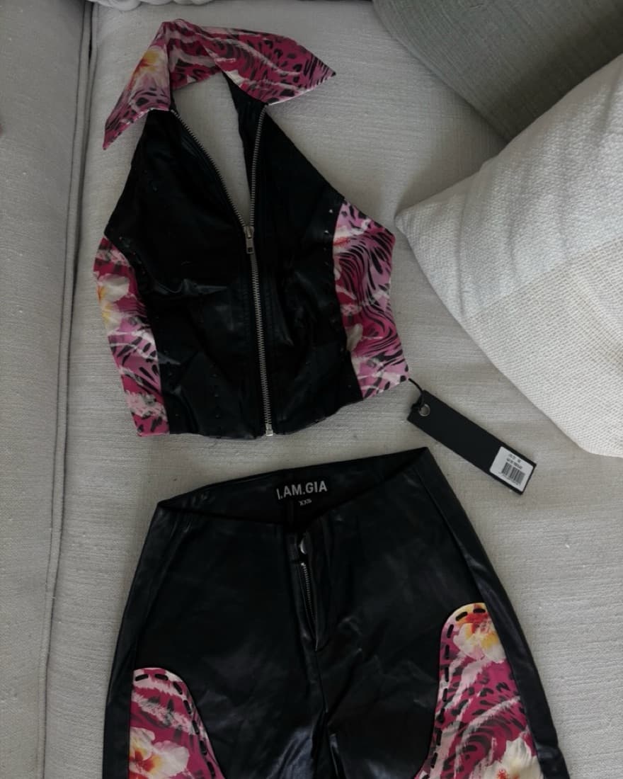 I Am Gia Set - Image 4