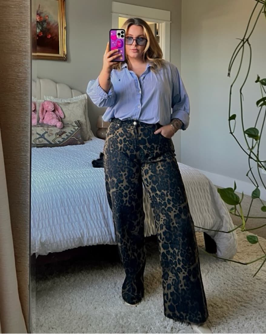 Chic Leopard Print Wide Leg Pants - Image 1