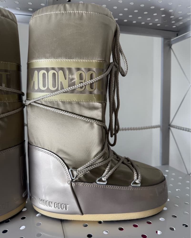 Moon Boots Tall Icon Glance Platinum  - Image 2