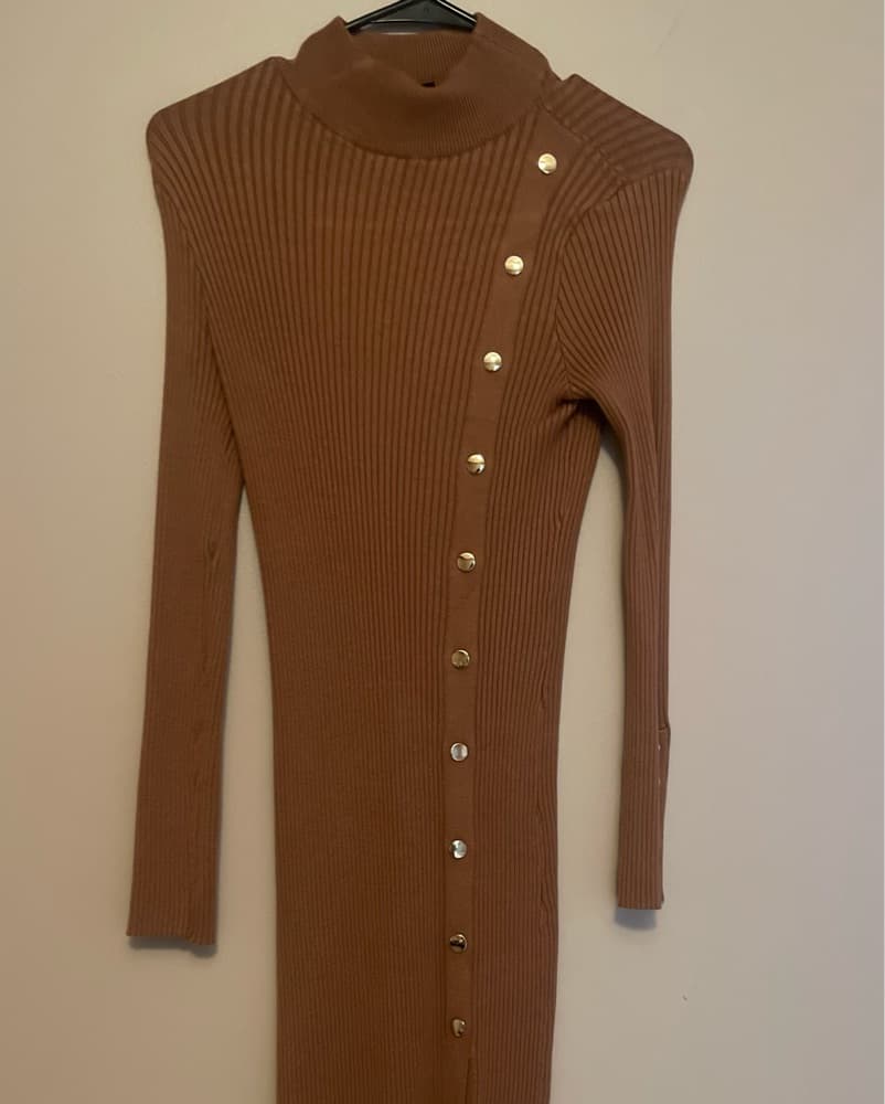 Chic Ribbed Knit Midi Dress - Image 1