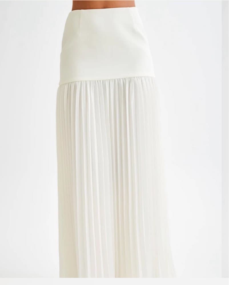 Meshki Jillian Pleated Maxi Skirt Ivory - Image 2