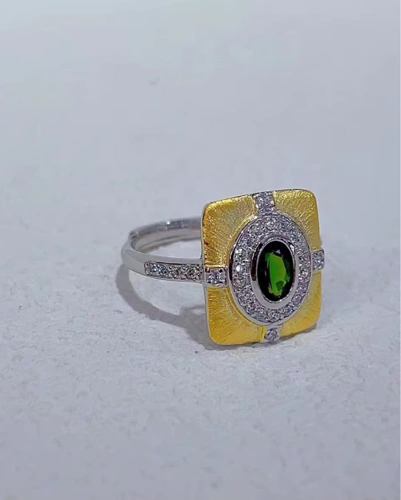 Elegant Green Cocktail Ring - Image 2