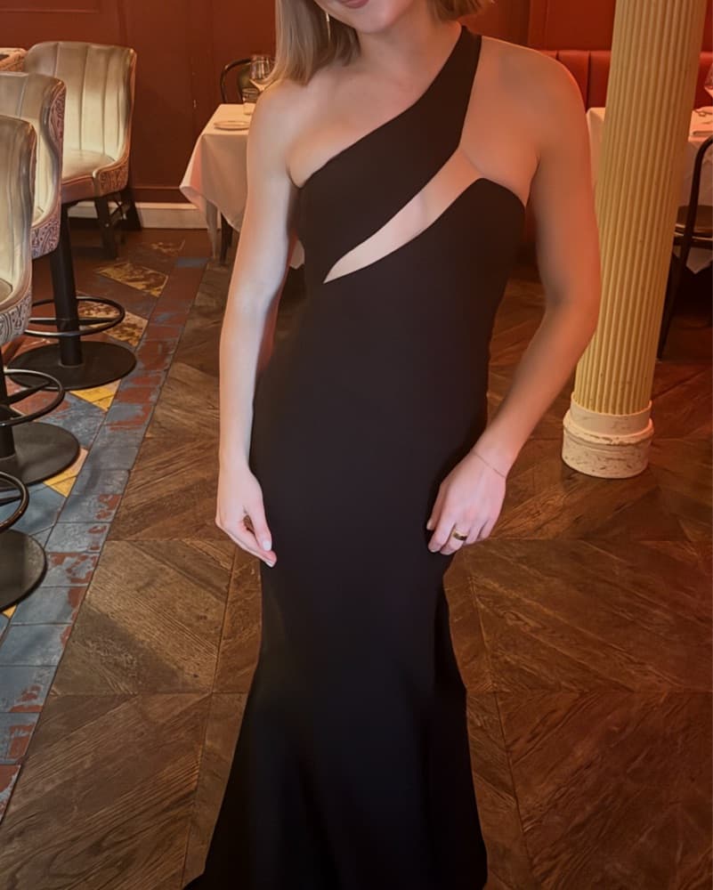 Stunning One-Shoulder Black Gown  - Image 4