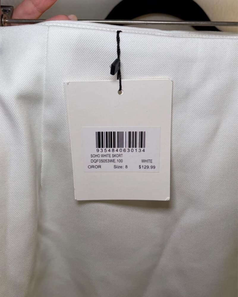 Chic White Mini Skirt - Image 3
