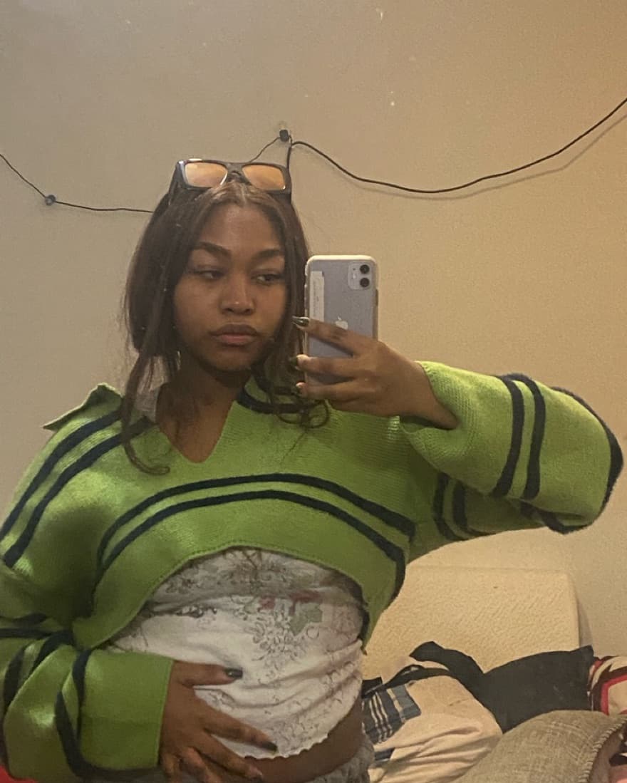 oversized cropped green sweater  - Image 1