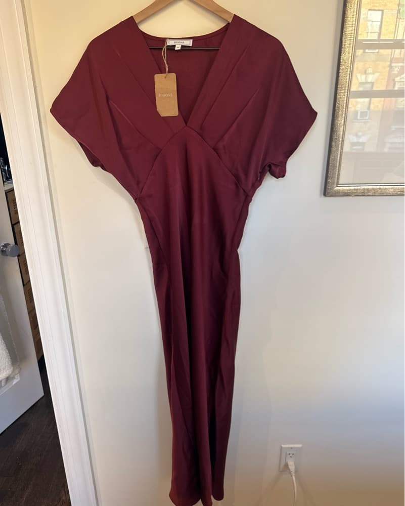 Elegant Burgundy Maxi Dress - Image 3