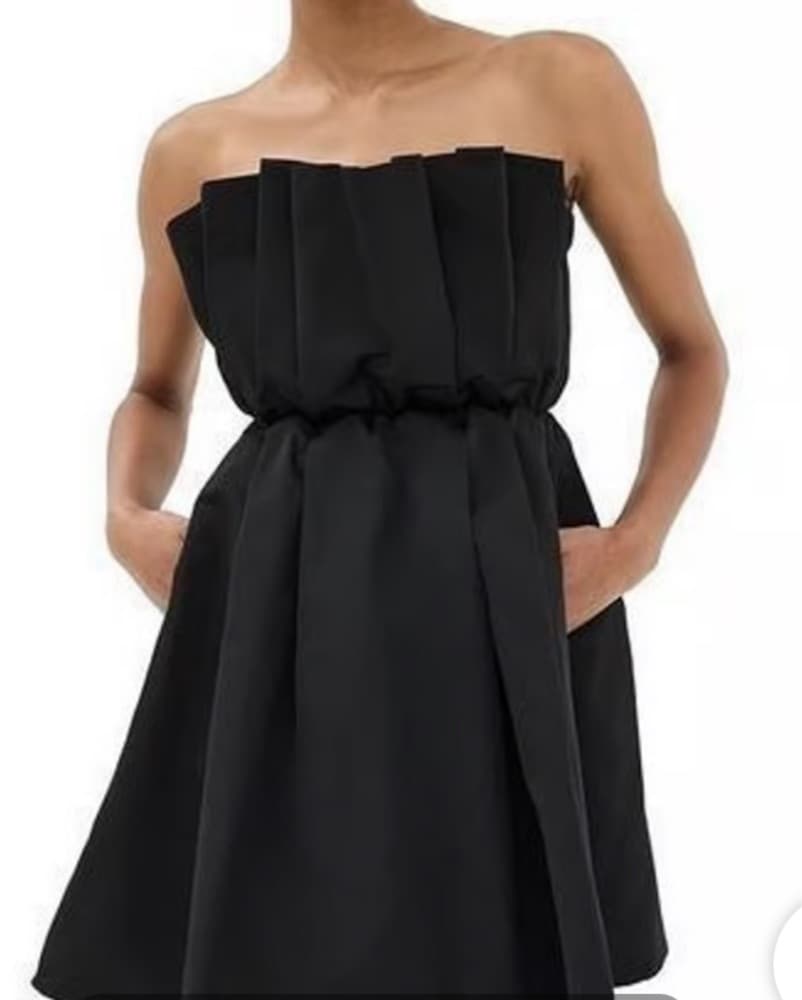 Sophisticated Strapless Black Cocktail Dress - Image 4