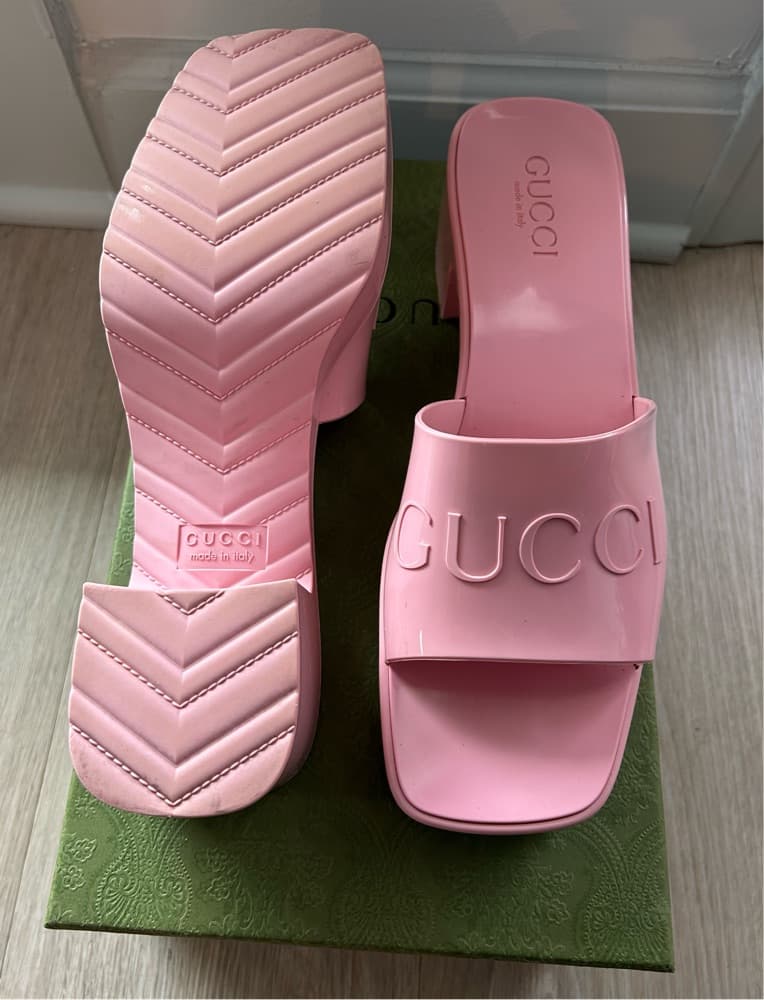 Gucci Pink Rubber Sandals - Image 3